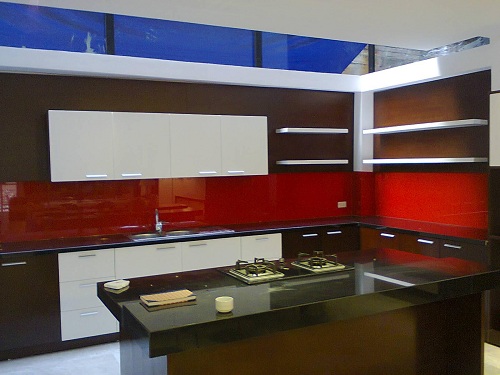 Kính màu ốp bếp